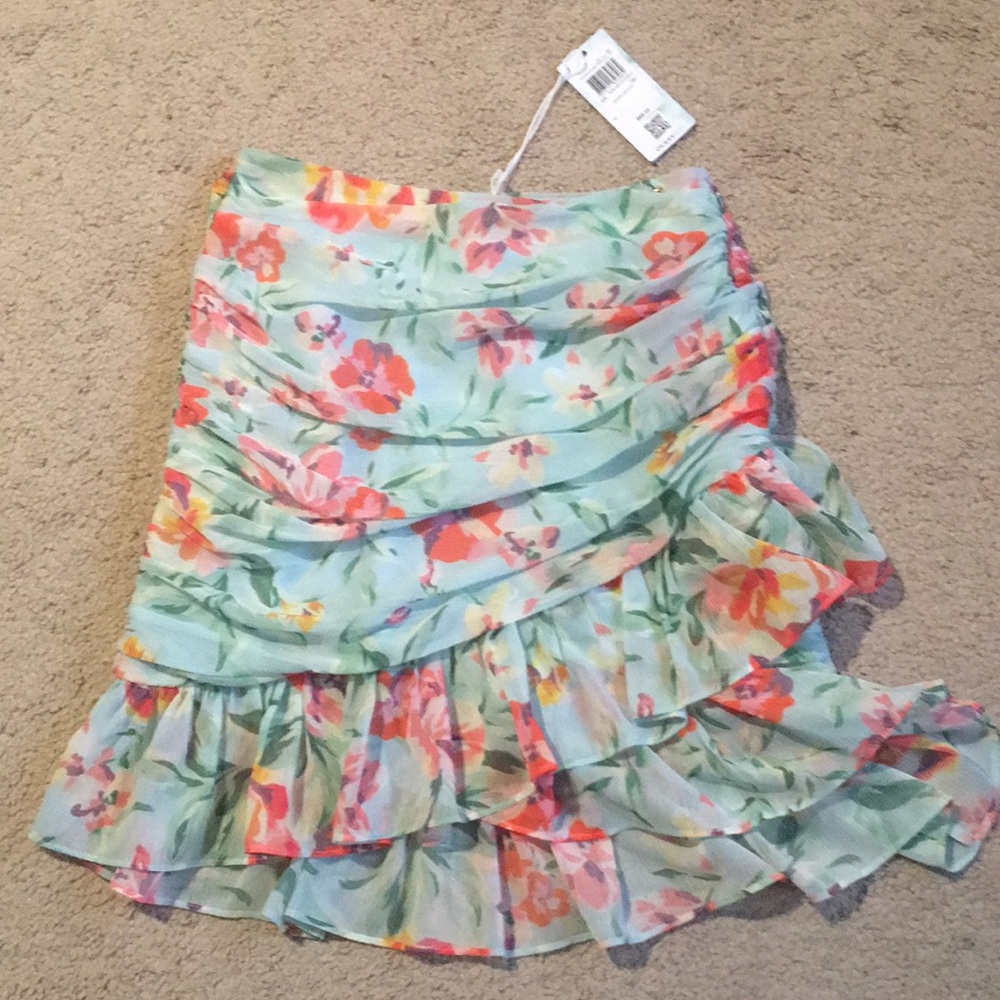 Guess Vanessa mini skirt floral XS NWT $89